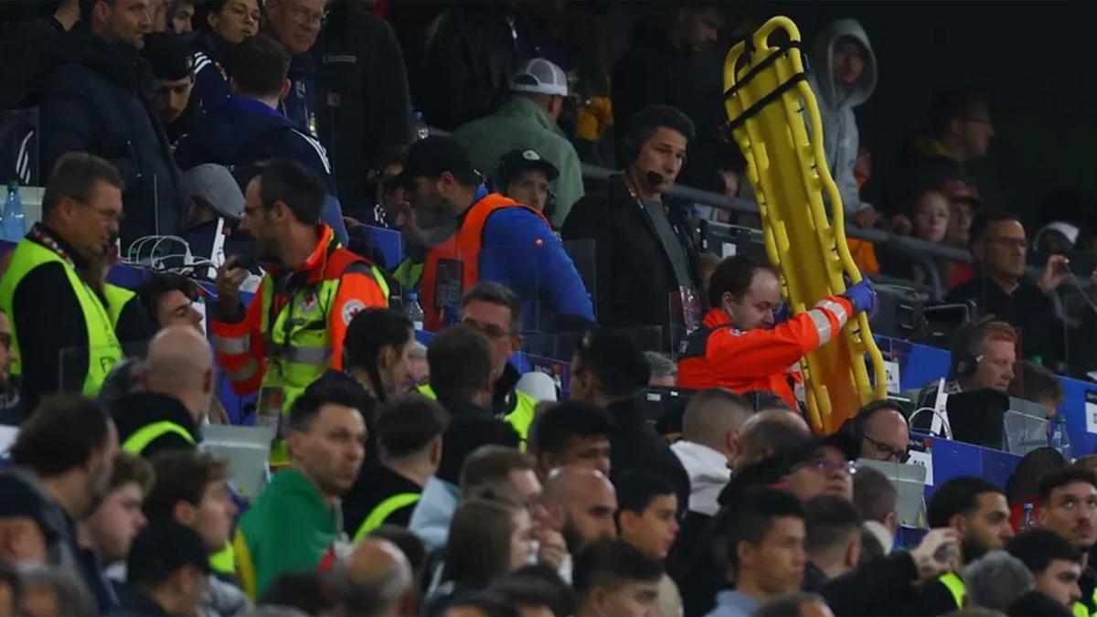 Final Nations League | Cae un aficionado muerto sobre la mesa de periodistas durante el partido