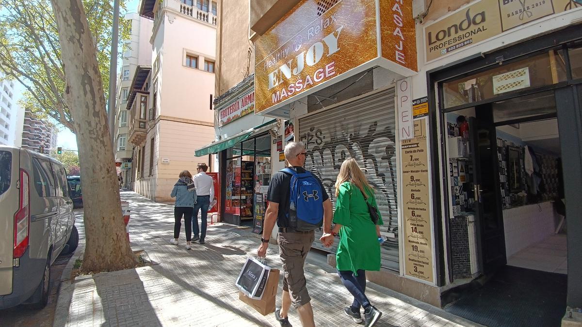 Noveno local de masajes orientales que abre sus puertas en el barrio de Son Armadans de Palma.