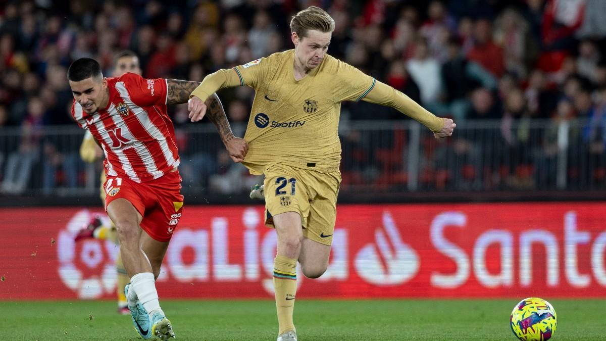 Frenkie de Jong era la viva imagen de la decepción tras la derrota del FC Barcelona ante el Almería