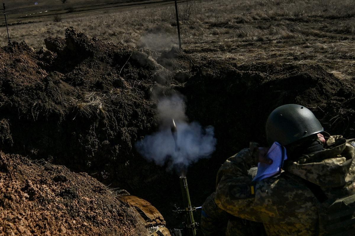 Soldados ucranianos realizan ejercicios militares en Zaporiyia