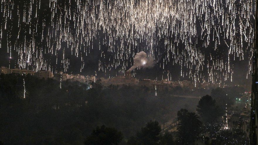 Estas son las fiestas de los ilicitanos, la de los iliciteños o ilicitenses es la fiesta de la espuma