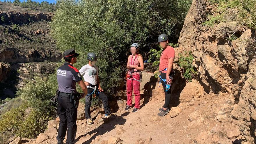 Una mujer ejerce ilegalmente como guía de montaña en Tenerife