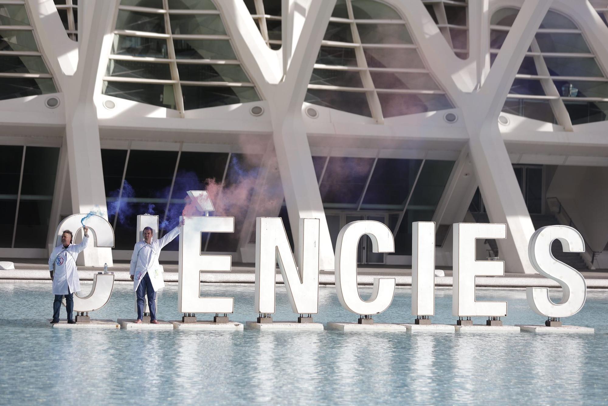 Protesta en favor del cambio climático en la Ciudad de las Artes