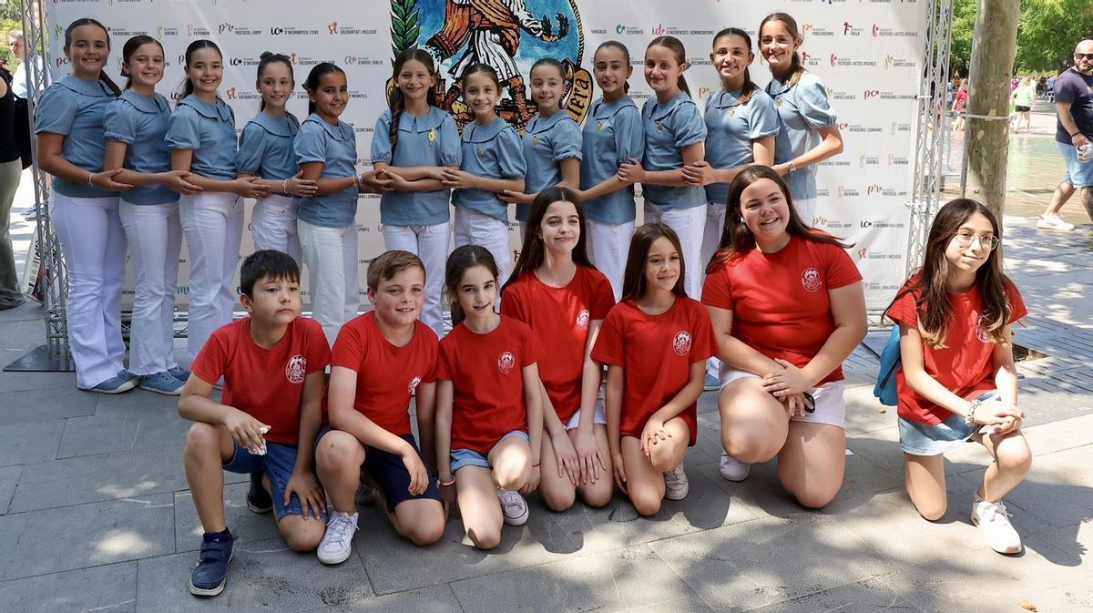 La fiesta de los falleros infantiles con el concurso de dibujo de la JCF