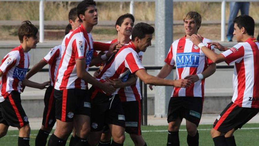 Los jugadores del conjunto zamorano celebran uno de los goles de Dani.