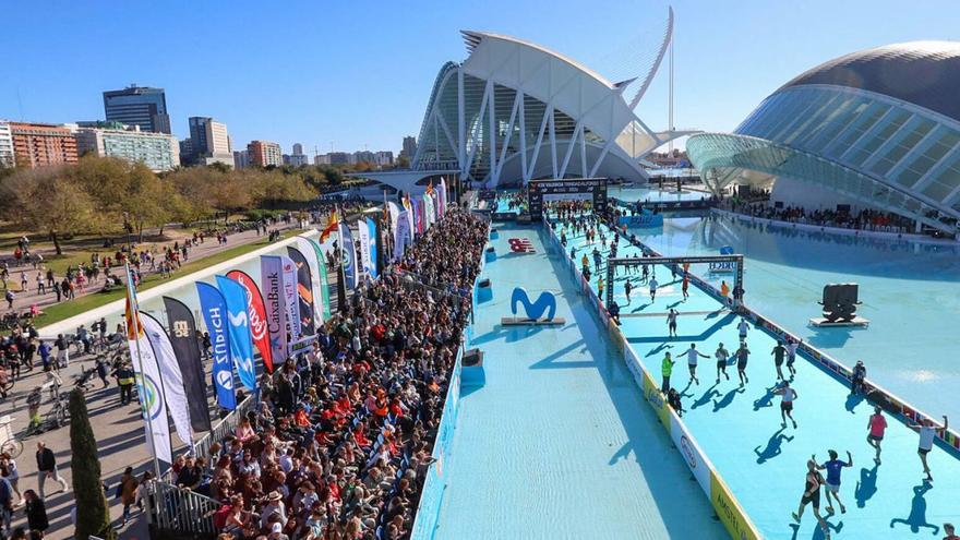Más de 33.000 corredores tomaron parte de la pasada edición del Maratón València Trinidad Alfonso. | J.M.LÓPEZ