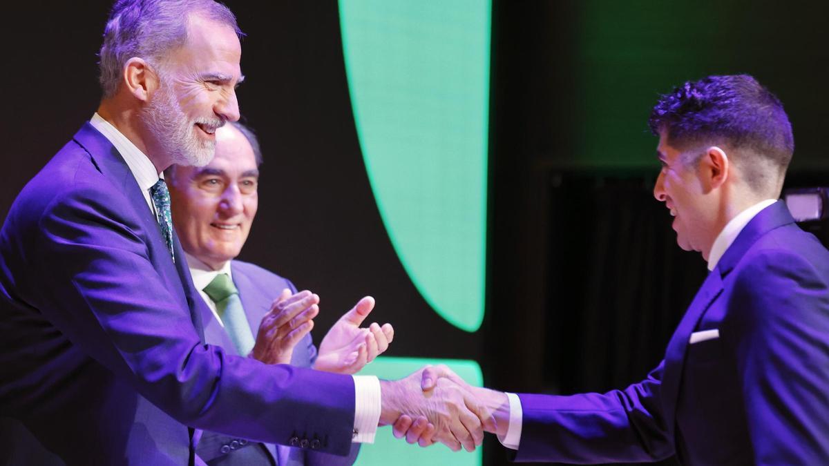 Su Majestad el Rey Felipe VI hace entrega de las Becas Iberdrola.