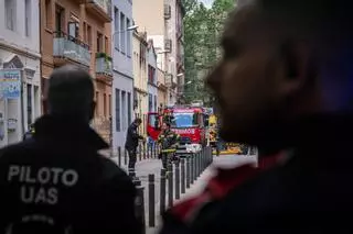 Una explosión por una bombona de butano deja ocho heridos y obliga a desalojar un edificio en Barcelona