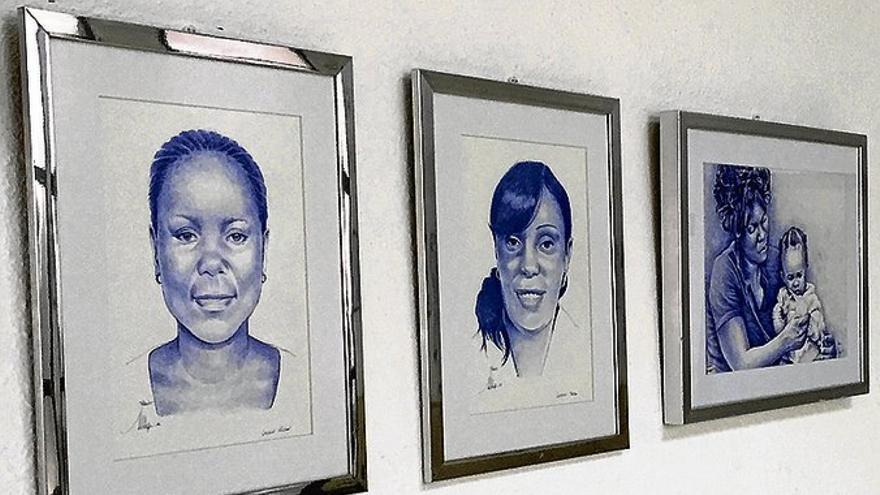 El dibujante de famosos expone 21 retratos en San Juan de Dios