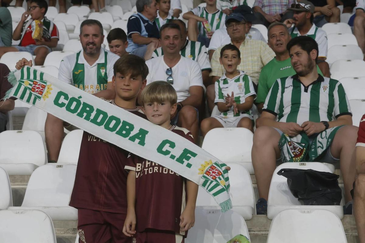 Córdoba CF-Granada | Las imágenes de la afición en El Arcángel