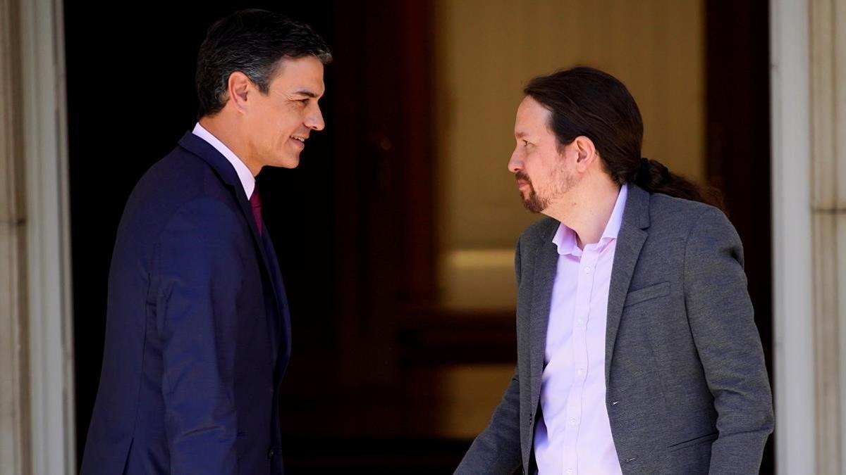 El presidente del Gobierno en funciones, Pedro Sánchez, y el líder de Unidas Podemos, Pablo Iglesias, el pasado 7 de mayo, en la Moncloa.