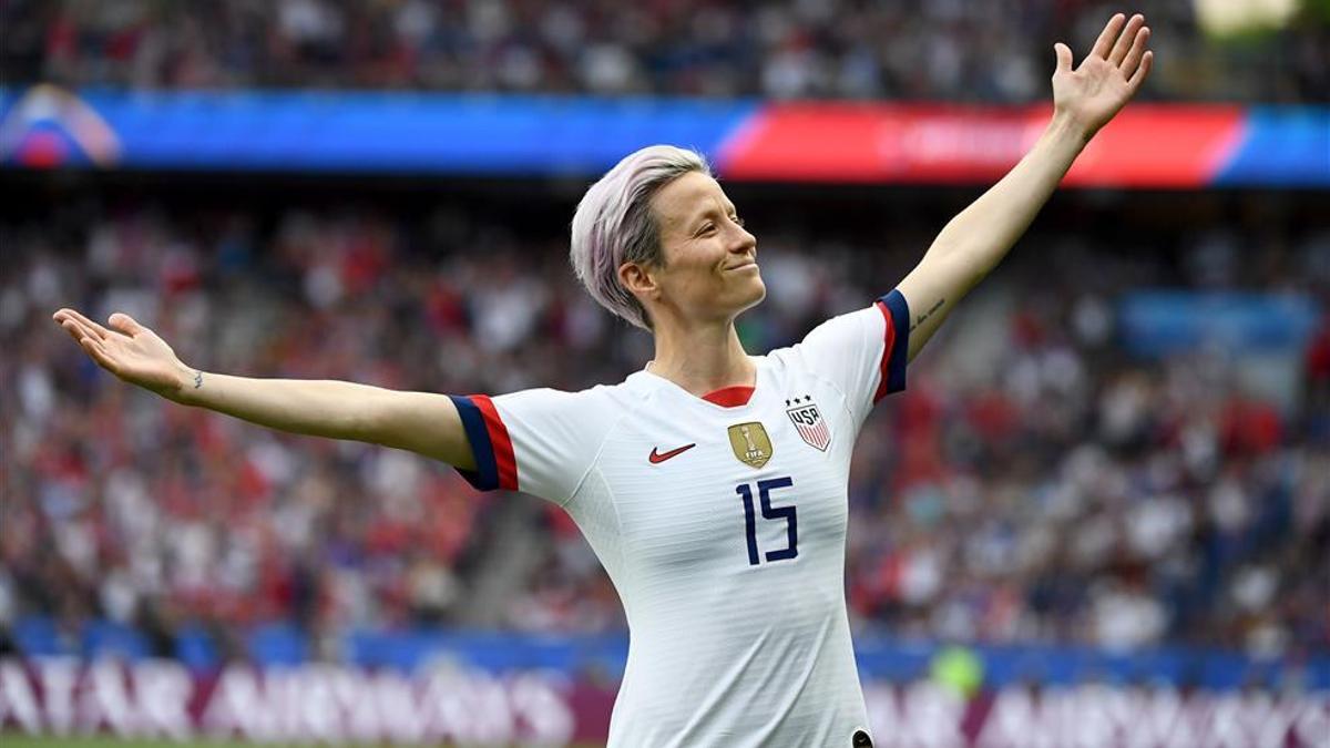 En 2019, Rapinoe recibió el premio a la Mejor Jugadora del año por la FIFA y el Balón de Oro Femenino