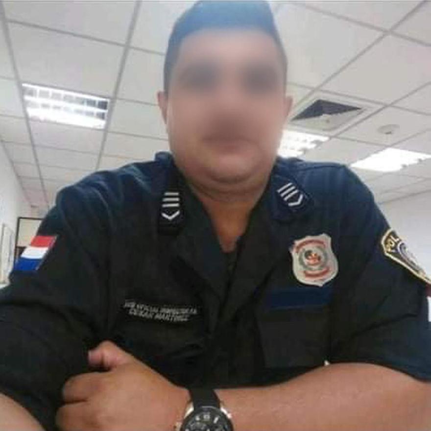 Quien dijo identificarse como un subinspector de policía de Paraguay le envió la que se suponía era una foto suya para que le creyera.