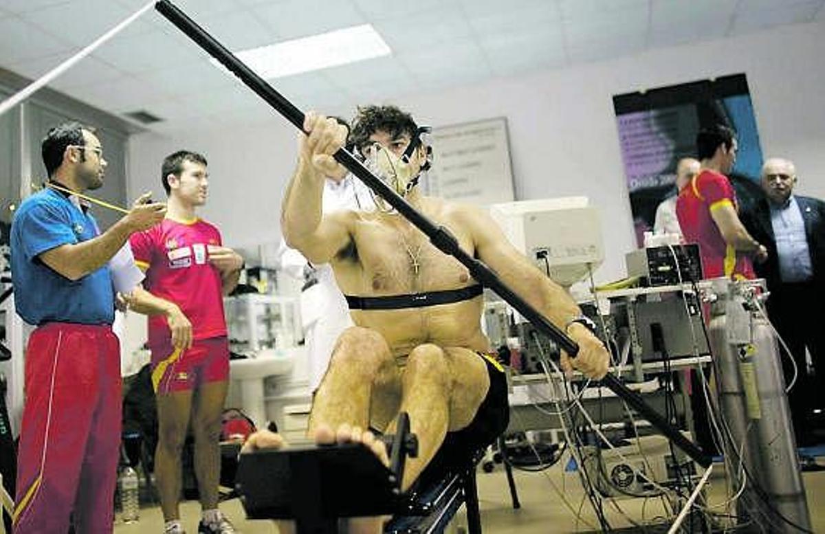 Carlos Pérez Rial, realizando ayer una de las pruebas de esfuerzo del seguimiento médico.