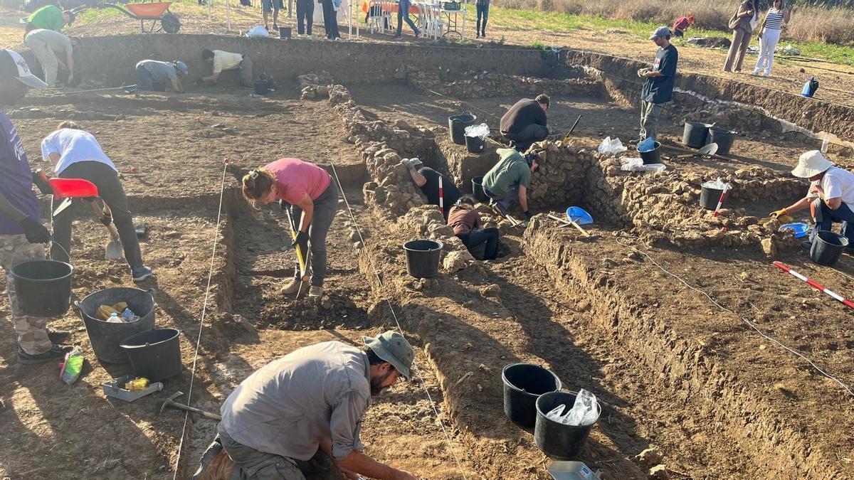 Imagen de las excavaciones en el yacimiento fenicio de Cerro del Villar.