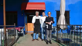 El pote asturiano que crea adicción se cocina en Siero: abundante en berzas de casa y un compango que le da el toque perfecto