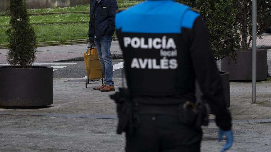 Tres menores detenidos, dos de ellos de 12 años, por robar dentro de coches en Avilés