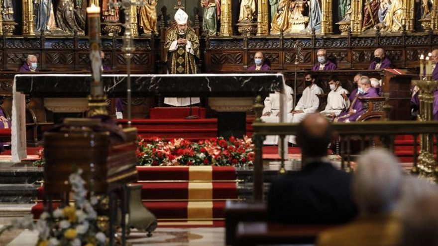 El cabildo despide al sacerdote maliayés José Luis Ballines