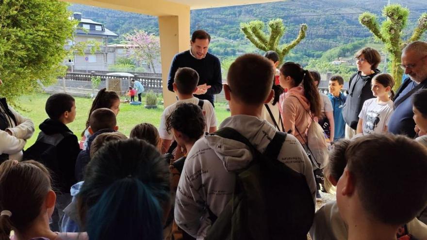 Cubela anima a 130 escolares de Cerdedo-Cotobade a sumarse al programa “Aprende a nadar”