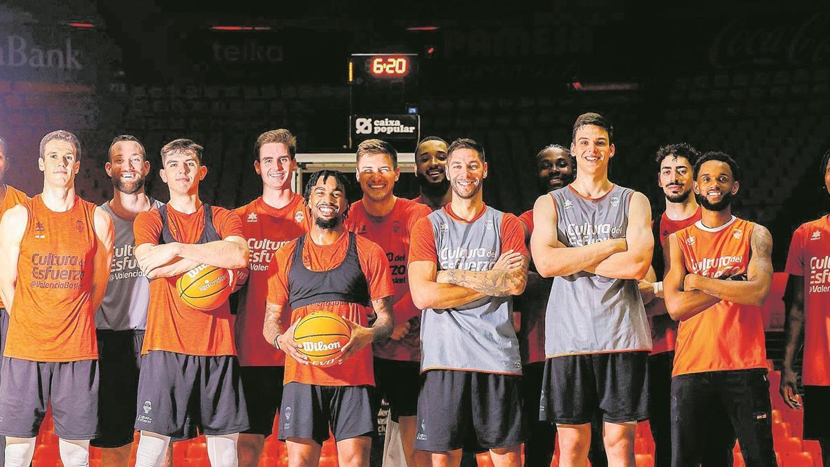 Els jugadors de València Basket van posar ahir per a Levante-EMV i Superdeporte, el dia abans del tercer partit de la final de la Lliga Endesa que jugarà hui contra el Reial Madrid