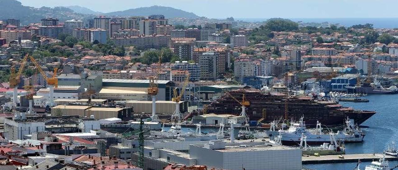 Panorámica de los astilleros de Vigo, con Hijos de J. Barreras en primer término. // Marta G. Brea