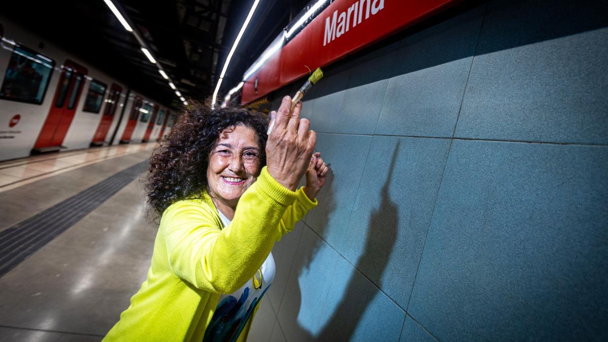 Isa Egea, una de las artistas que decoraron con murales el metro de Barcelona en los años 80.