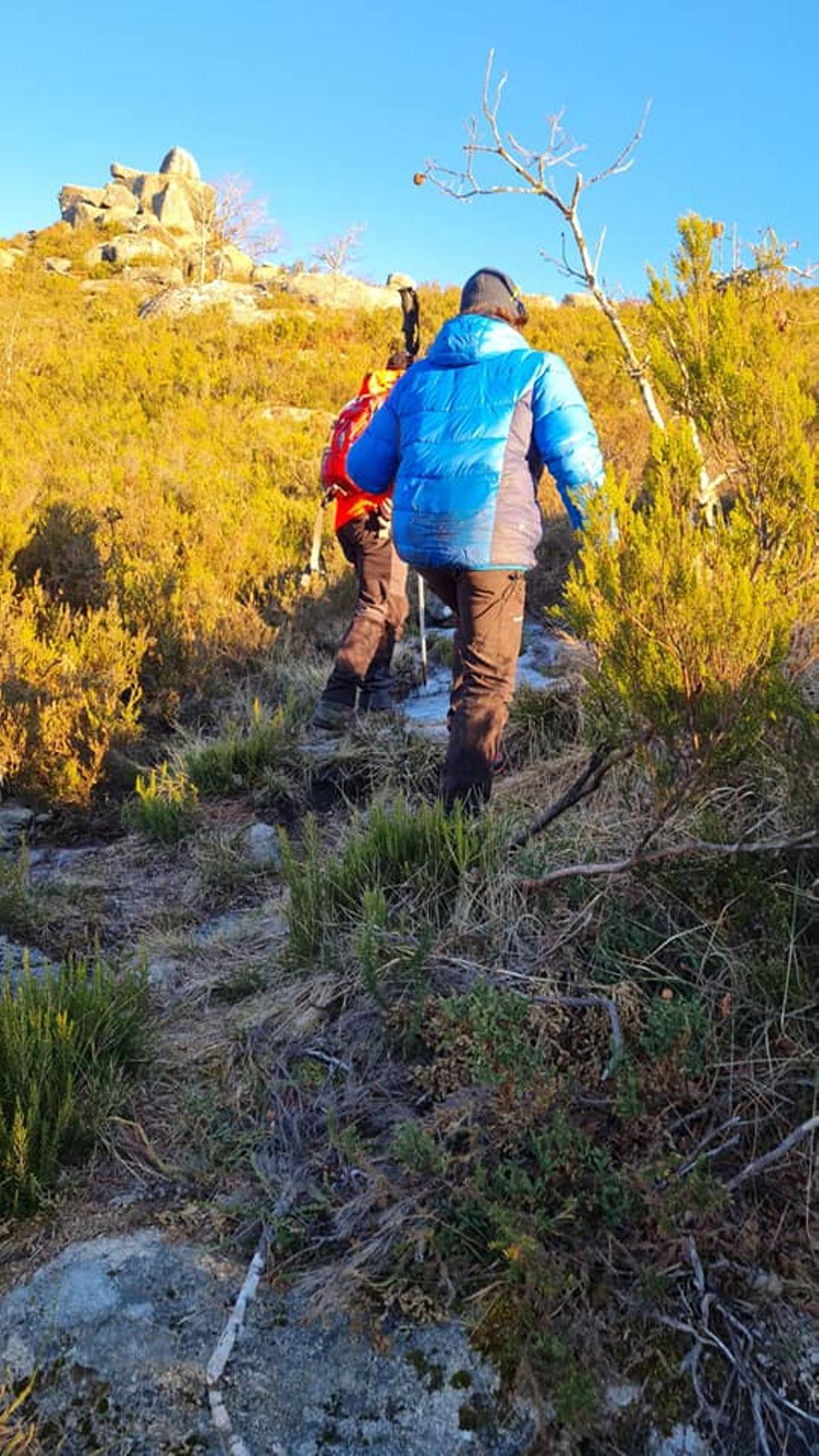 El hombre se encontraba postrado en una zona de difícil acceso