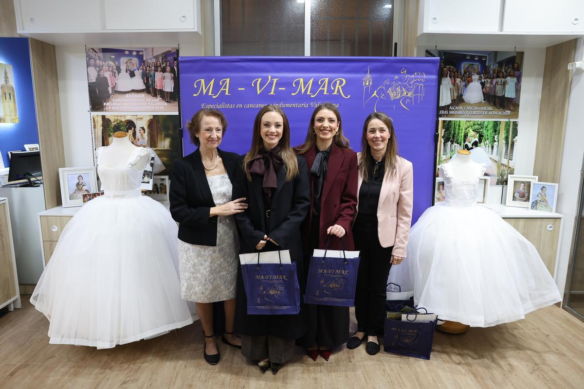 Mavimar entrega los cancanes del traje Siglo XVIII