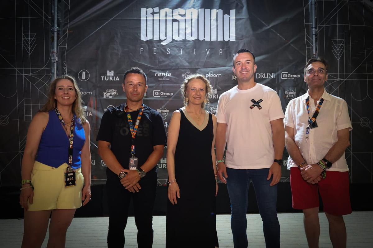 La alcaldesa, Amparo Folgado, con el presidente de la Diputación, Vicent Mompó, y la organización.