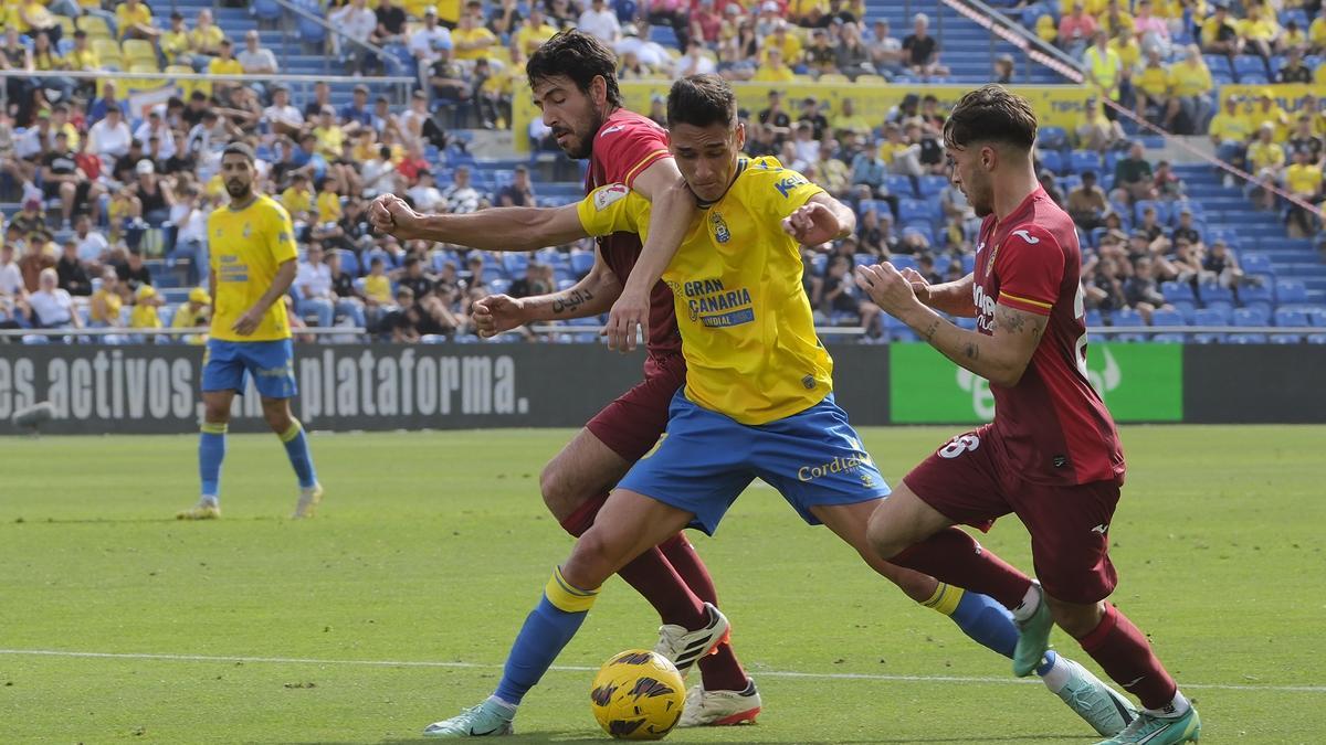 La UD Las Palmas golea 3-0 a un Villarreal que agrava su crisis