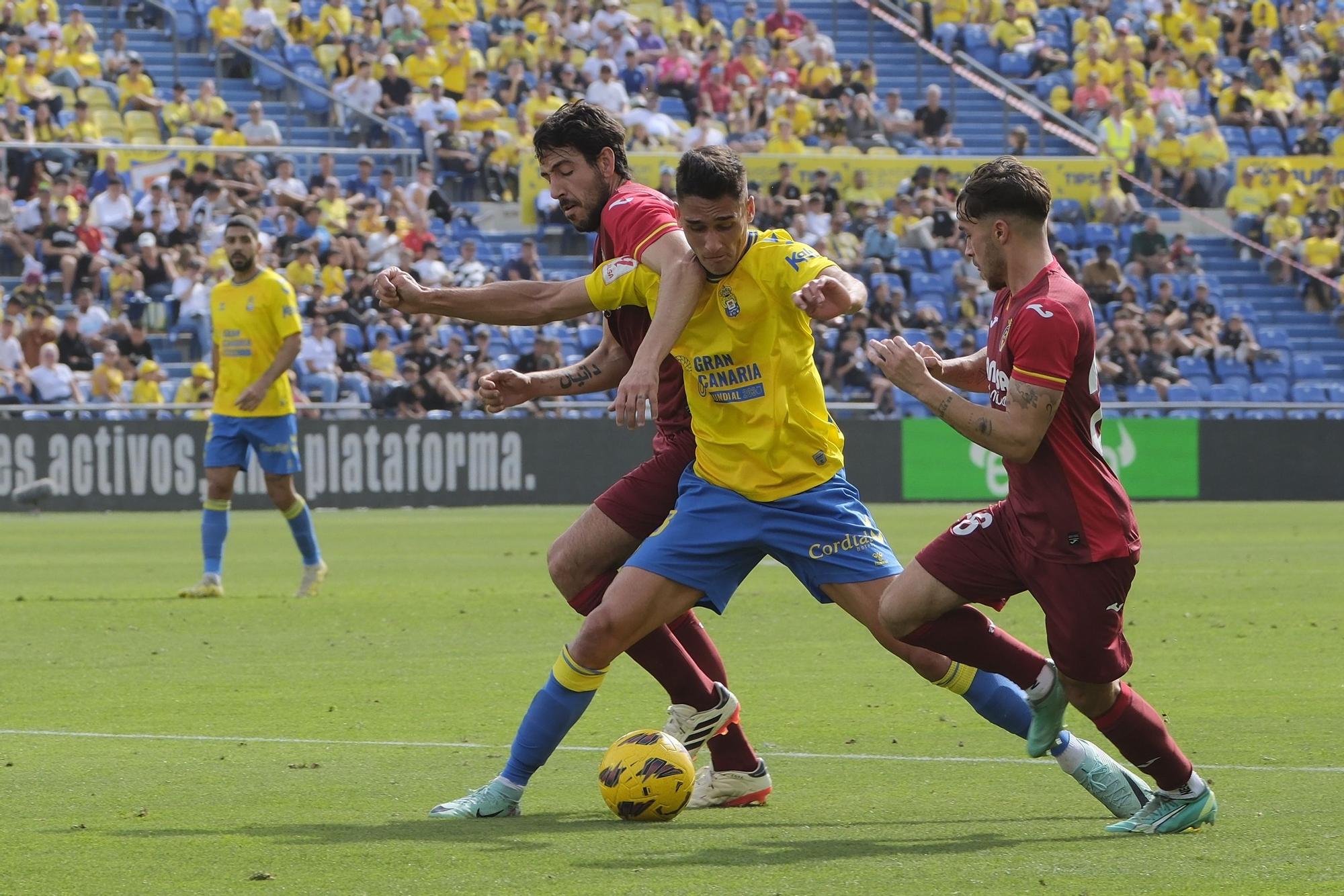 La UD Las Palmas golea 3-0 a un Villarreal que agrava su crisis