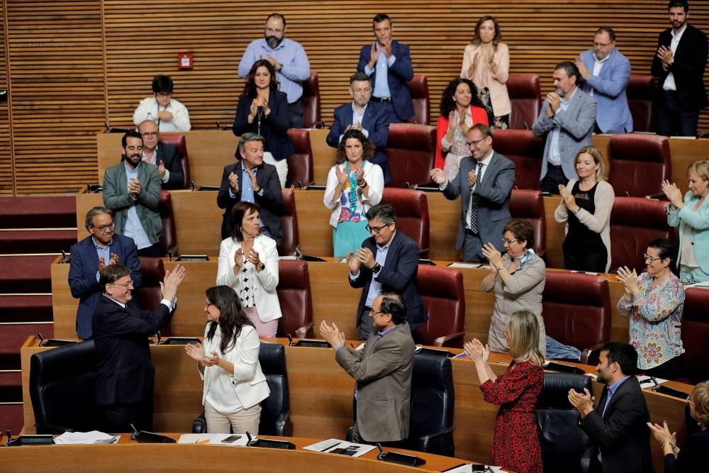 Los diputados aplauden a Ximo Puig tras su discurso