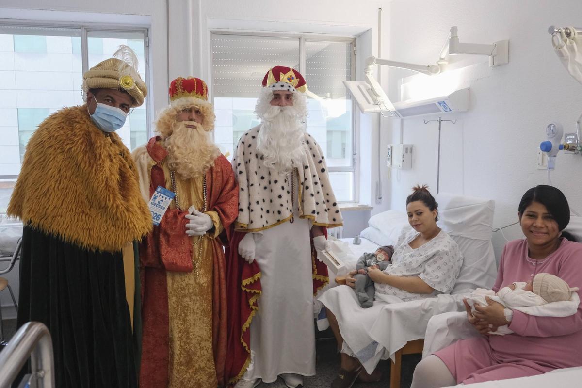 Los Reyes Magos visitan el CHUO