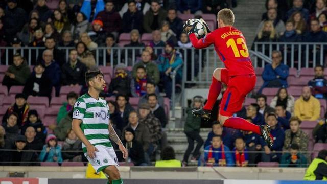 Cillessen realizó una gran parada ante el Sporting de Portugal