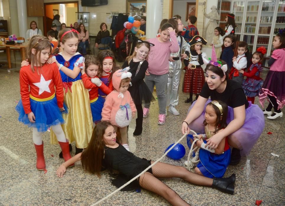 Fiesta infantil de disfraces en el Casino Mercantil.