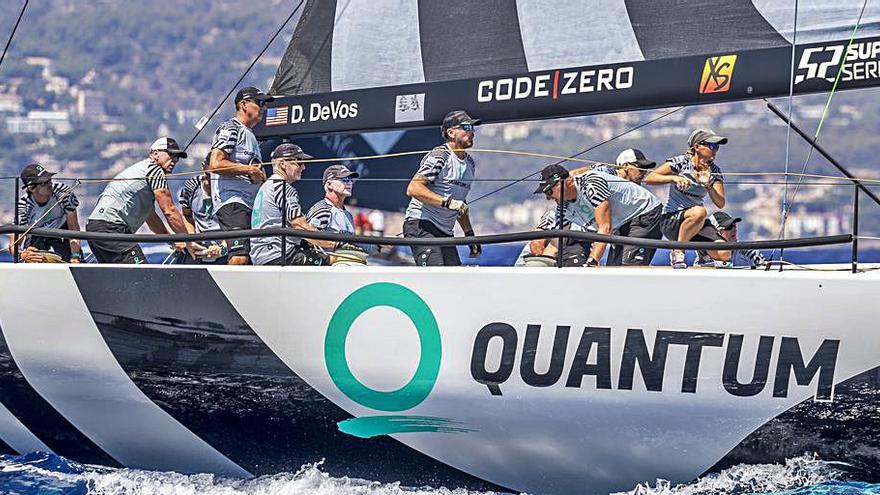 Los tripulantes del Quantum, en plena regata. | NICO MARTINEZ/52SUPERSERIES