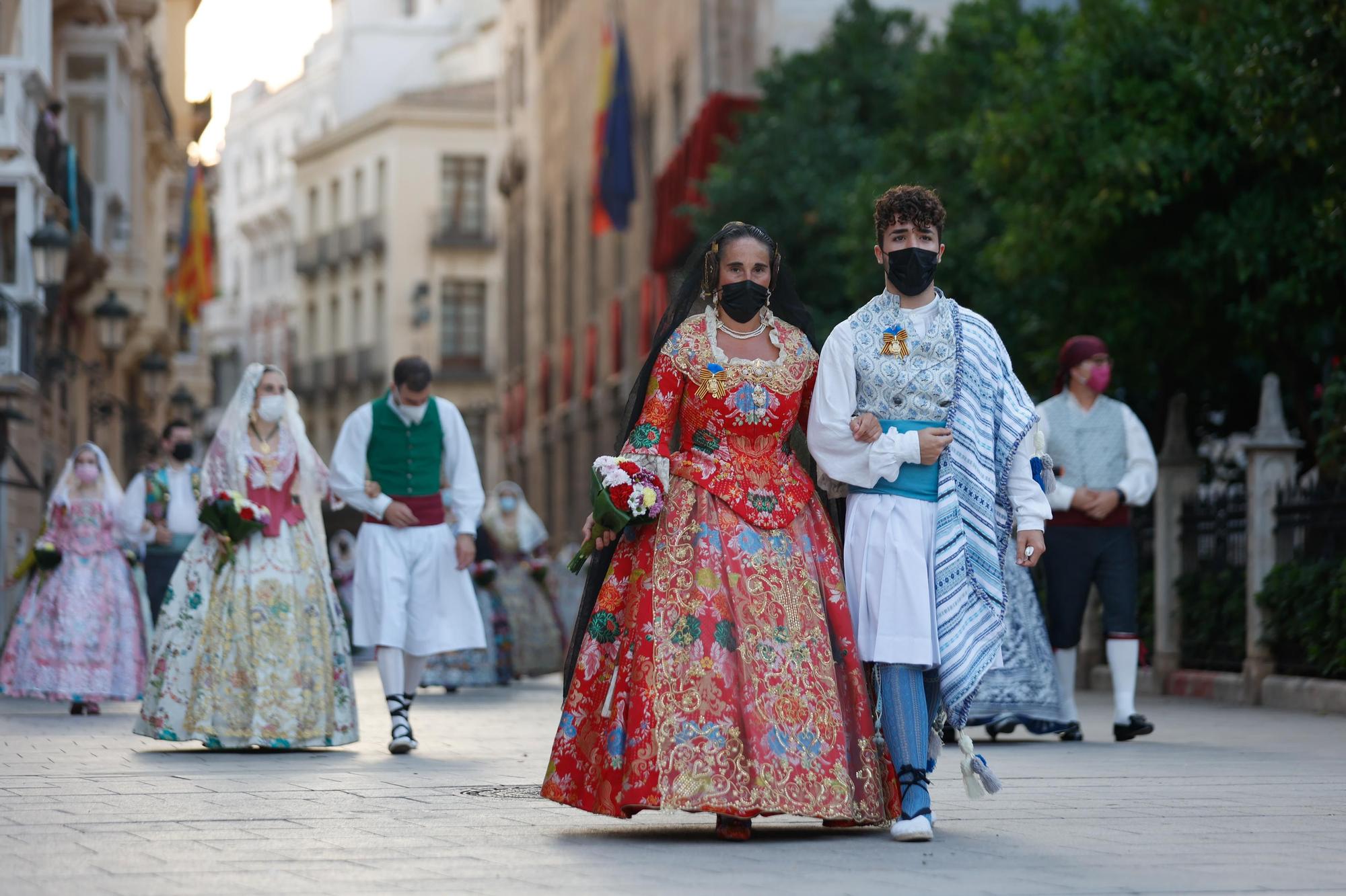 Búscate en el segundo día de Ofrenda por la calle Caballeros (entre las 19.00 y las 20.00 horas)