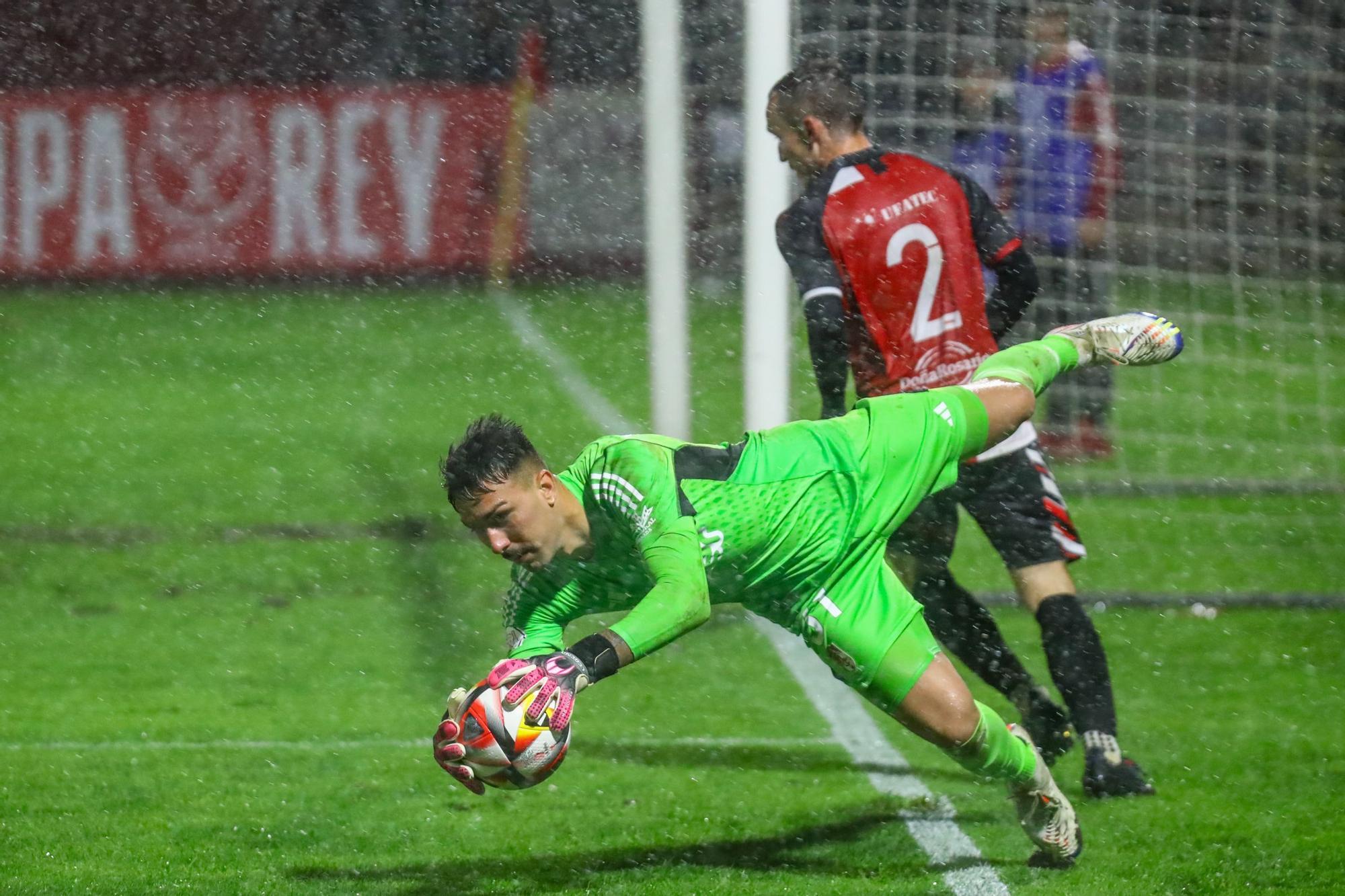 Las mejores imágenes del histórico Arosa-Granada de Copa del Rey