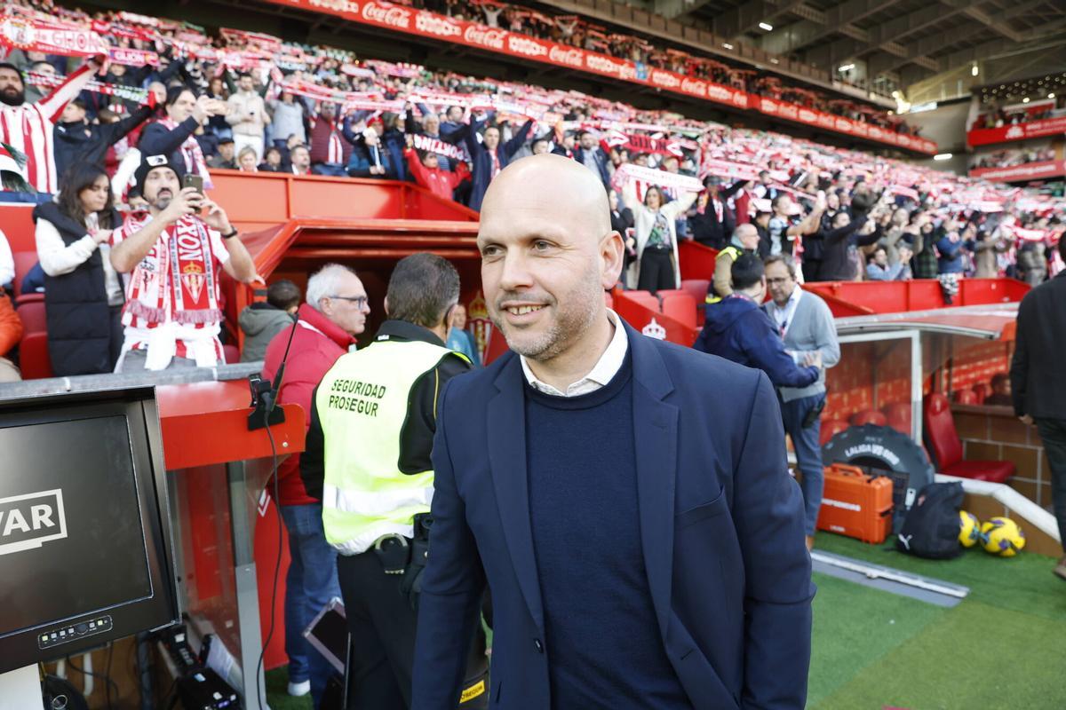 José Alberto López, en El Molinón.