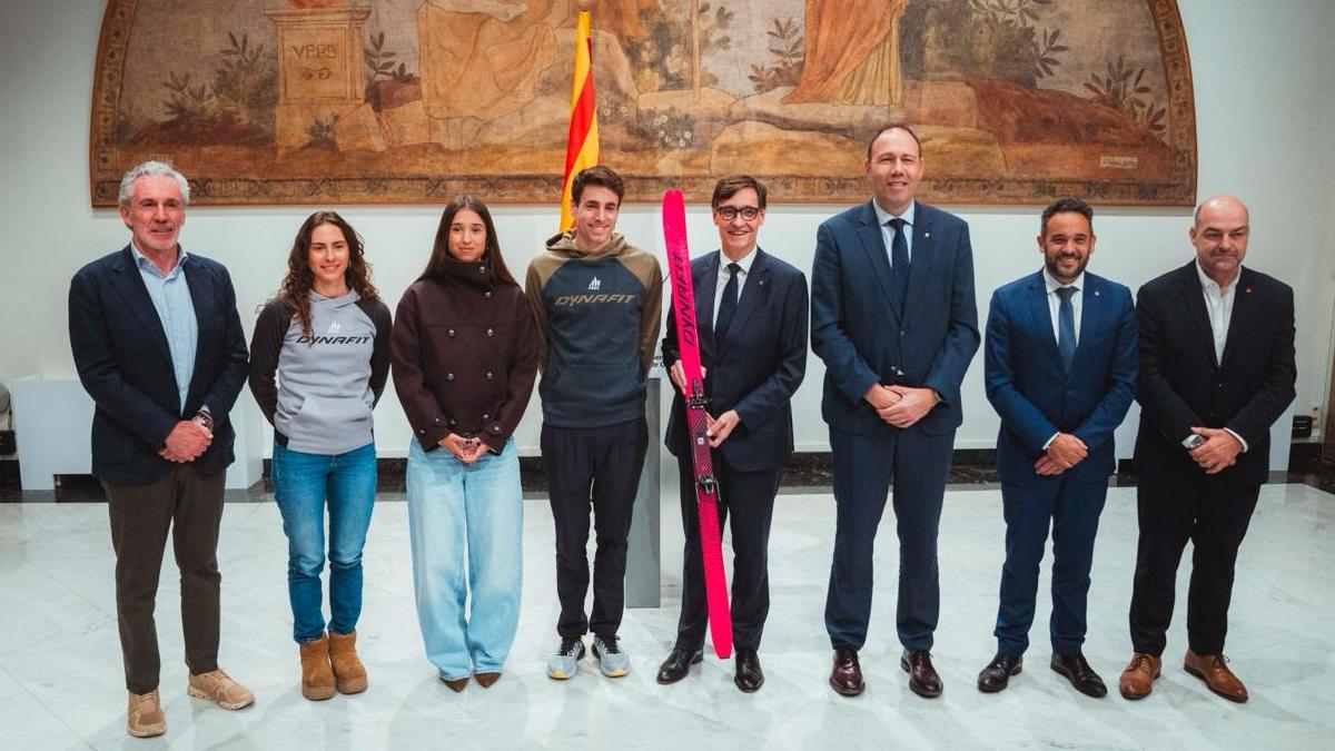 El president de la Generalitat, Salvador Illa, acompanyat del conseller d'Esports, Berni Álvarez, ha encapçalat la recepció als esportistes catalans dels Jocs Olímpics d'Hivern 2026 al Palau de la Generalitat. També ha participat l’esportista medalla d’or en esquí de muntanya individual i medalla de bronze en relleus, Oriol Cardona; l’esportista de surf de neu Nora Cornell; i l’esportista d’esquí de muntanya individual Maria Costa.