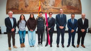 El president de la Generalitat, Salvador Illa, acompanyat del conseller dEsports, Berni Álvarez, ha encapçalat la recepció als esportistes catalans dels Jocs Olímpics dHivern 2026 al Palau de la Generalitat. També ha participat l’esportista medalla d’or en esquí de muntanya individual i medalla de bronze en relleus, Oriol Cardona; l’esportista de surf de neu Nora Cornell; i l’esportista d’esquí de muntanya individual Maria Costa.