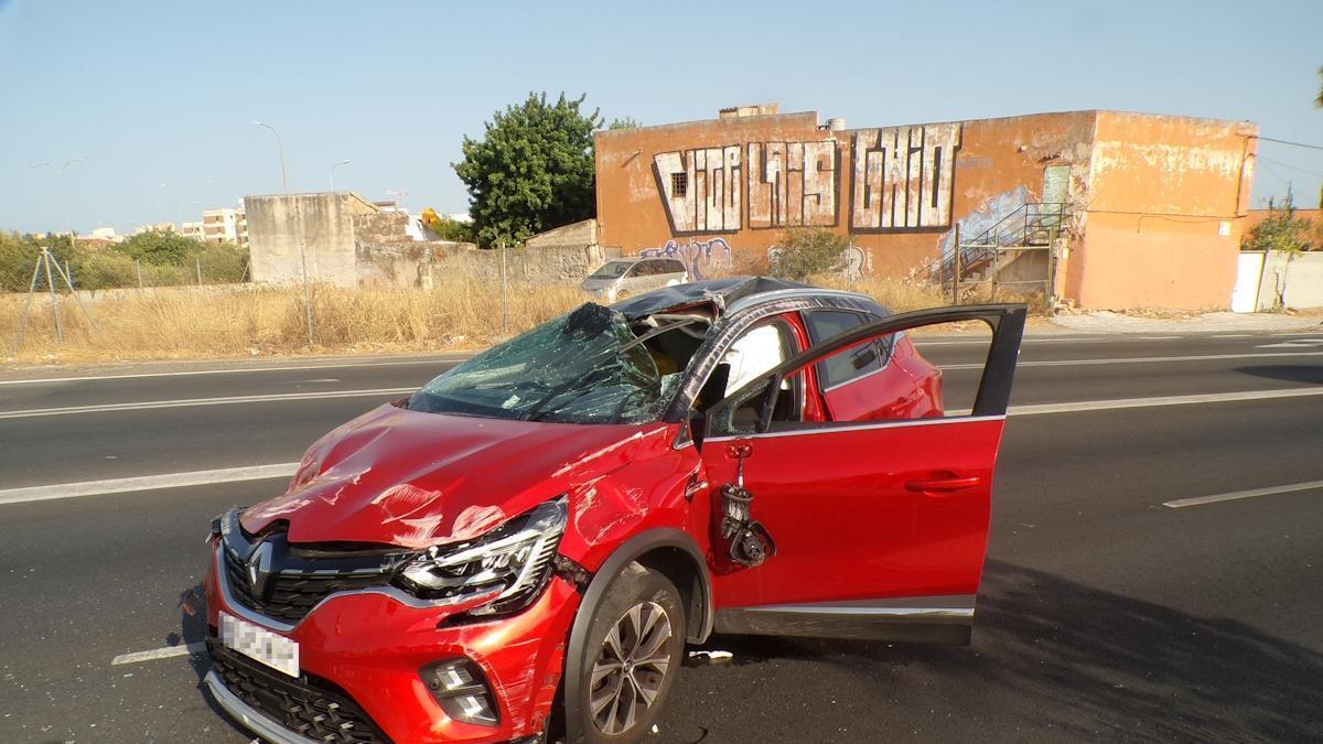 Estado en el que quedó el coche tras el accidente.