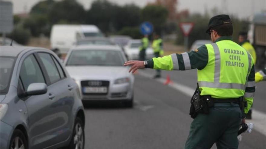 Un herido al chocar su vehículo contra el guardarrail en la A-45