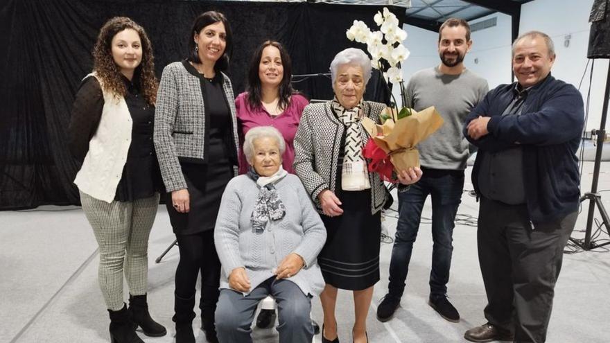 Homenajeadas antes de la comida de confraternidad.   | // FDV