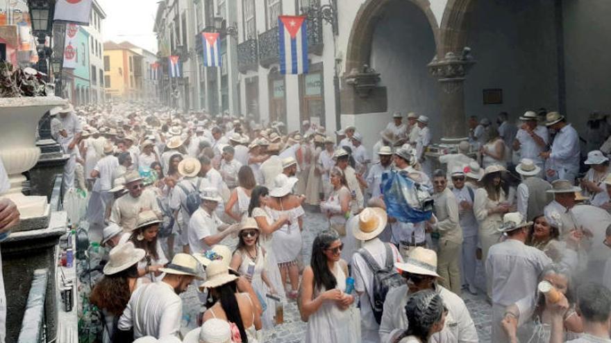 Vista general de la fiesta de &quot;Los Indianos&quot; en la localidad de Santa Cruz de La Palma