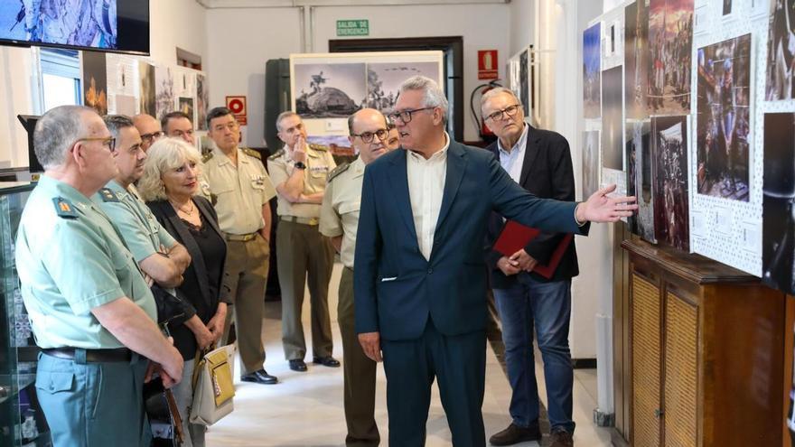 La Subdelegación de Defensa en Córdoba acoge la exposición ‘En marcha al pasado’, un viaje visual por la historia