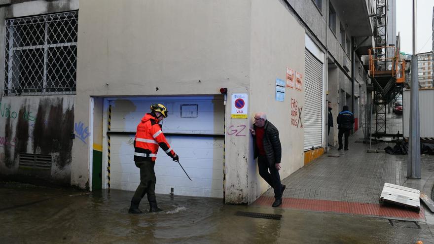 Una tromba de agua vuelve a dejar inundaciones en Pontevedra, especialmente en Fernando Olmedo