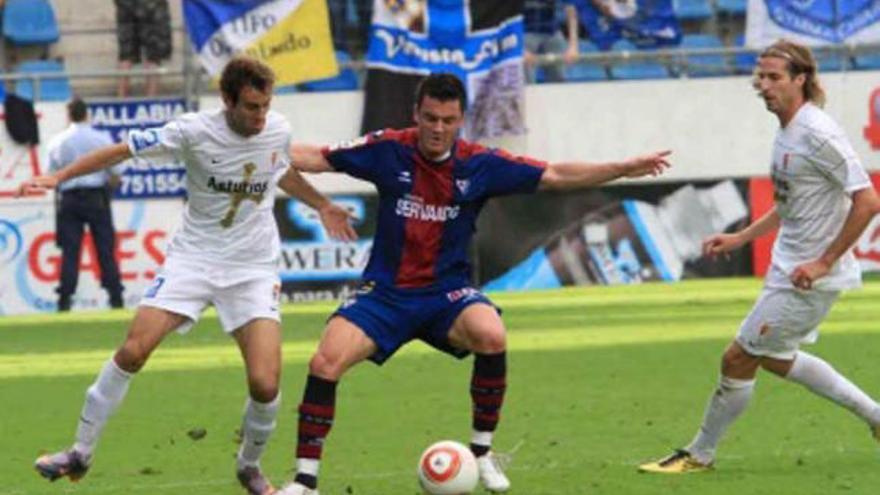 Souto, durante un partido del Eibar frente al Oviedo.