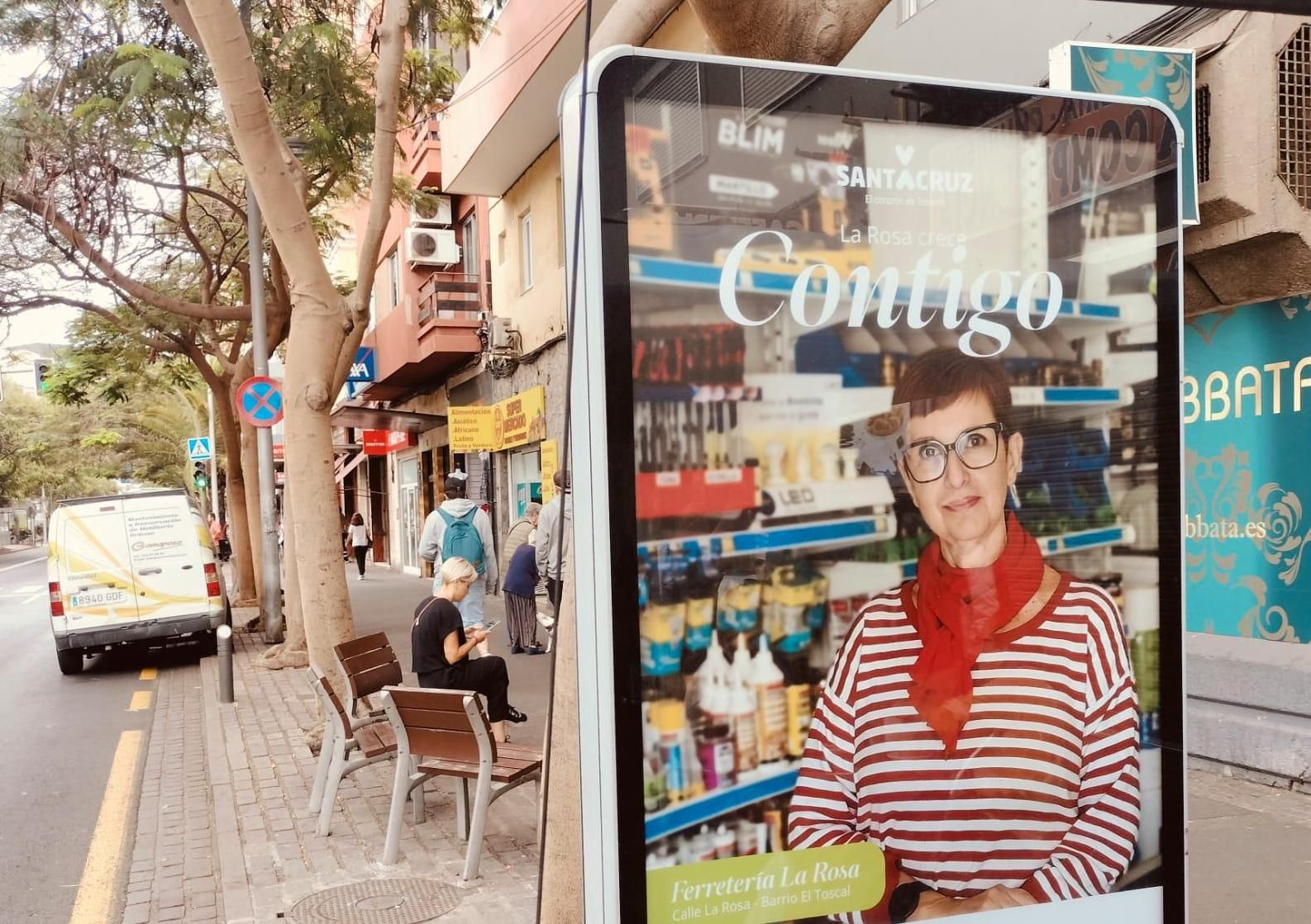 Cada comerciante publicita su negocio en la campaña de la Sociedad de Desarrollo que promociona "La Rosa crece contigo".