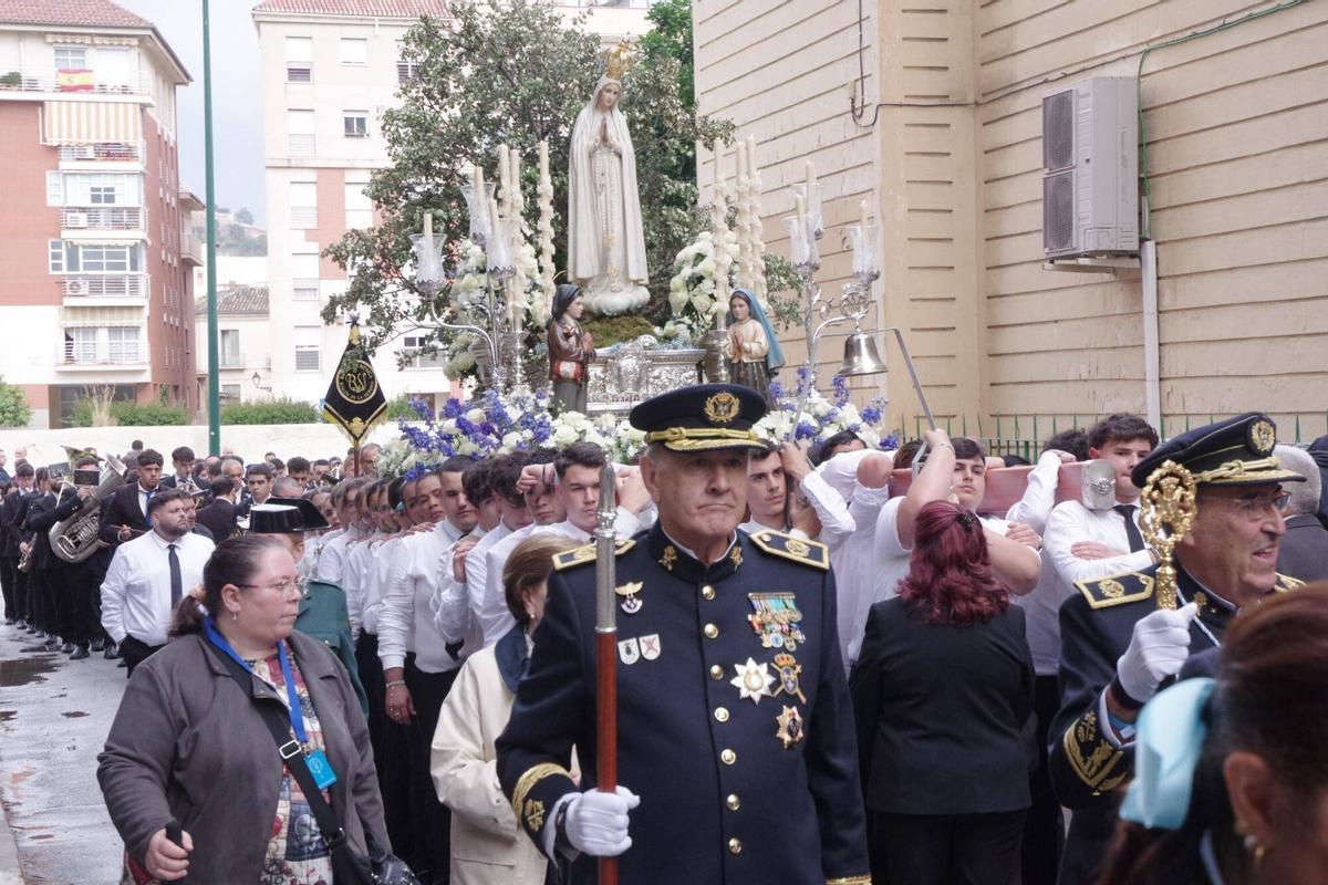Procesión de la Virgen de Fátima por el barrio de La Trinidad, estrenando la ampliación del trono